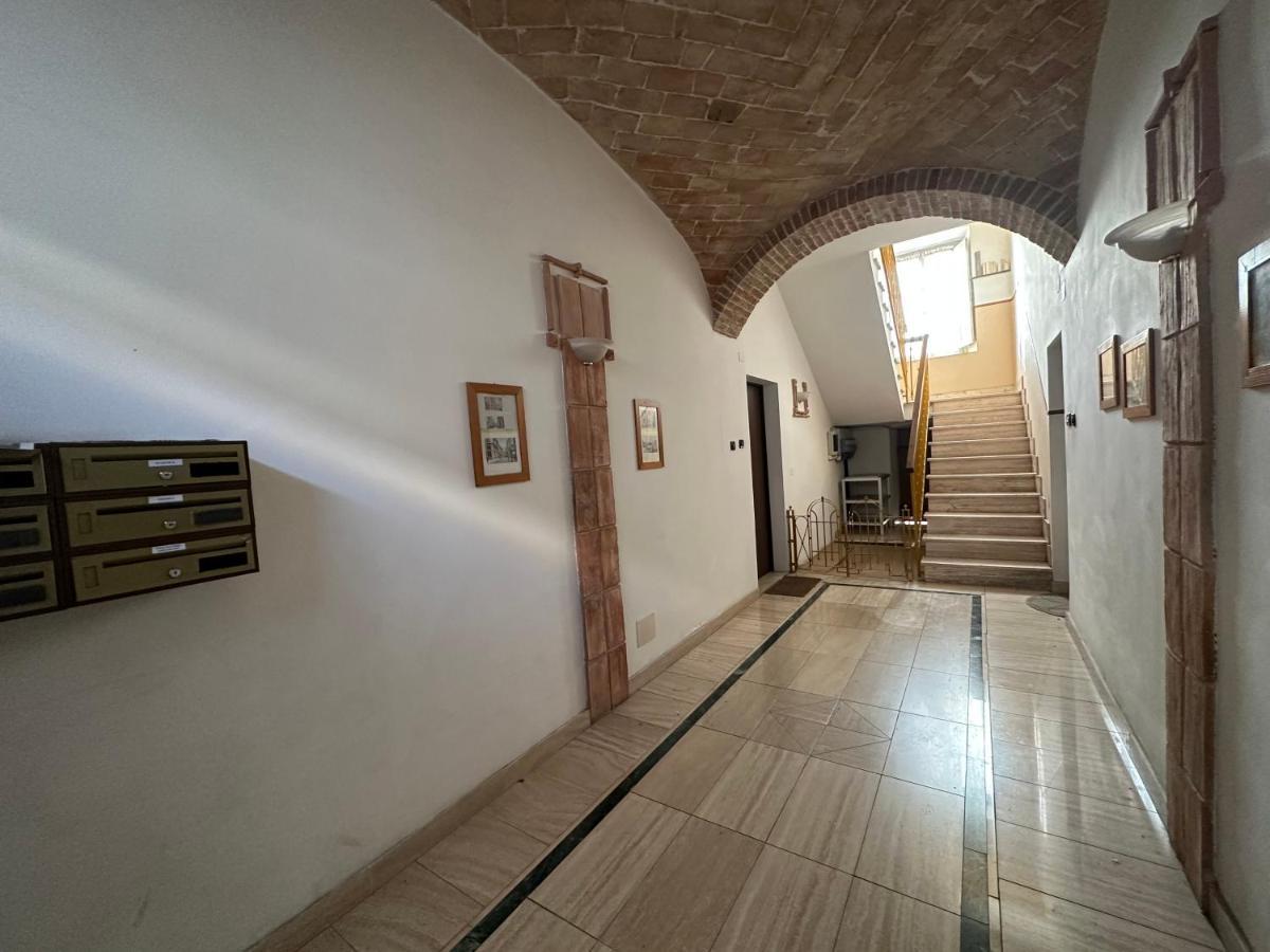 Casa Susanna - Delizioso Piano Terra, Centralissimo, Superservito, Tranquillo, Appena Fuori Ztl Parcheggio Libero Терни Екстериор снимка